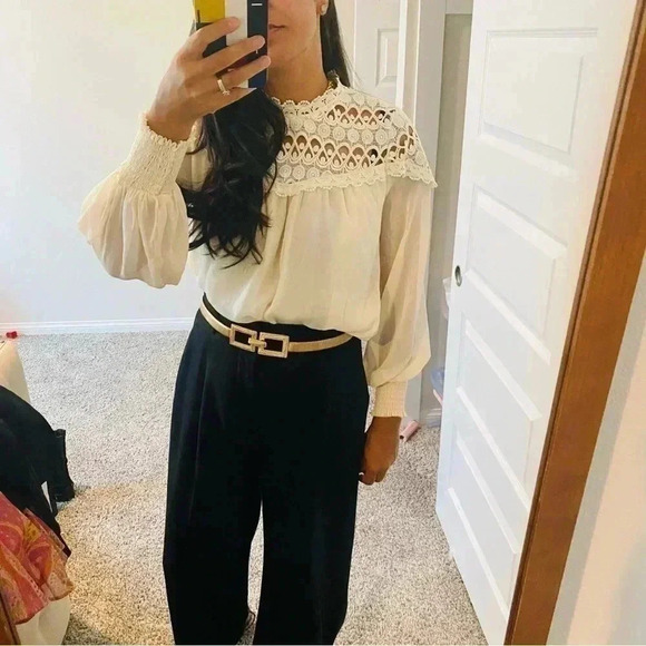 SMALL Lace Blouse - Picture 4 of 7